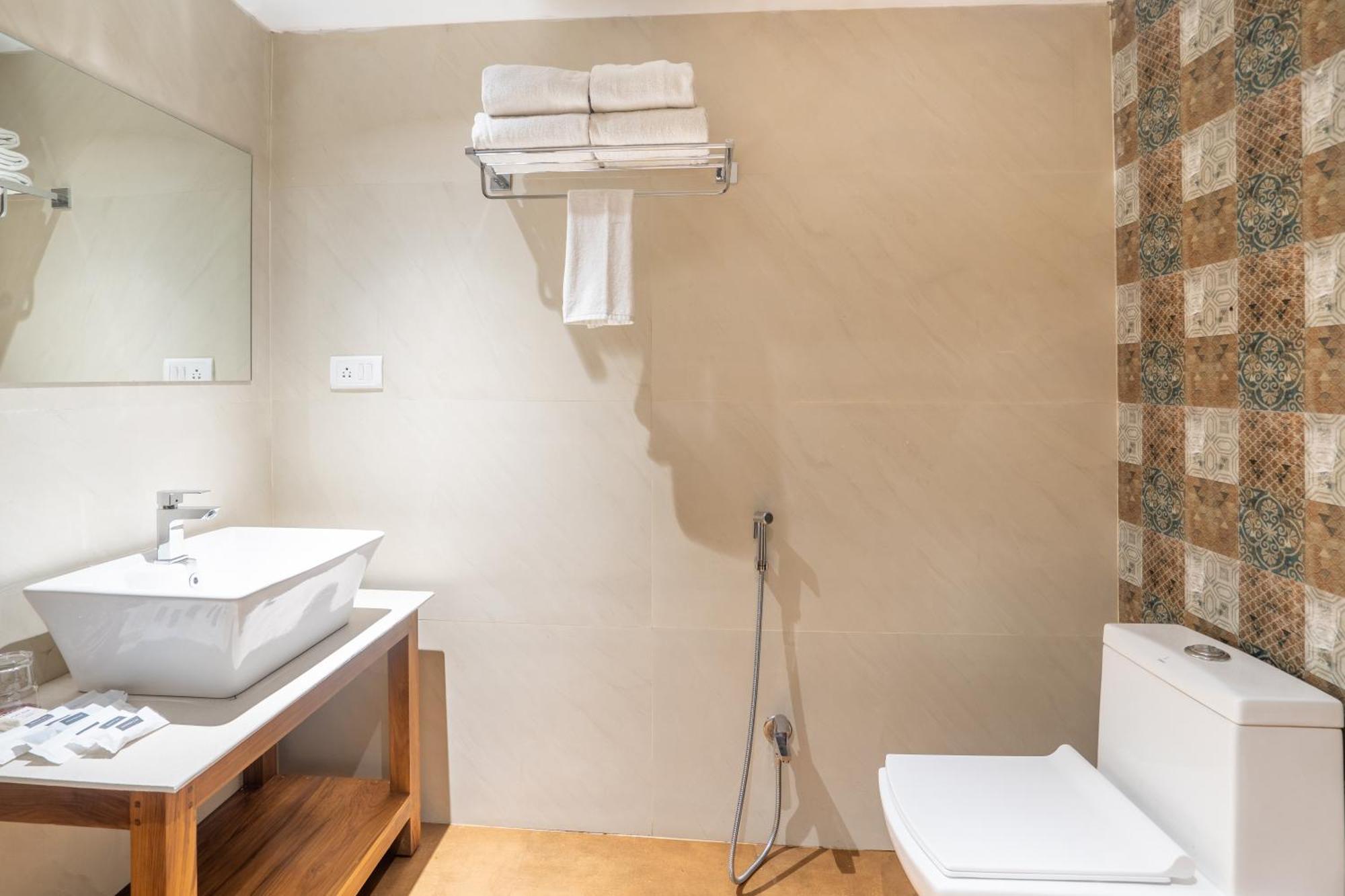 Summit Lillium Hotel & Spa カリンポン エクステリア 写真